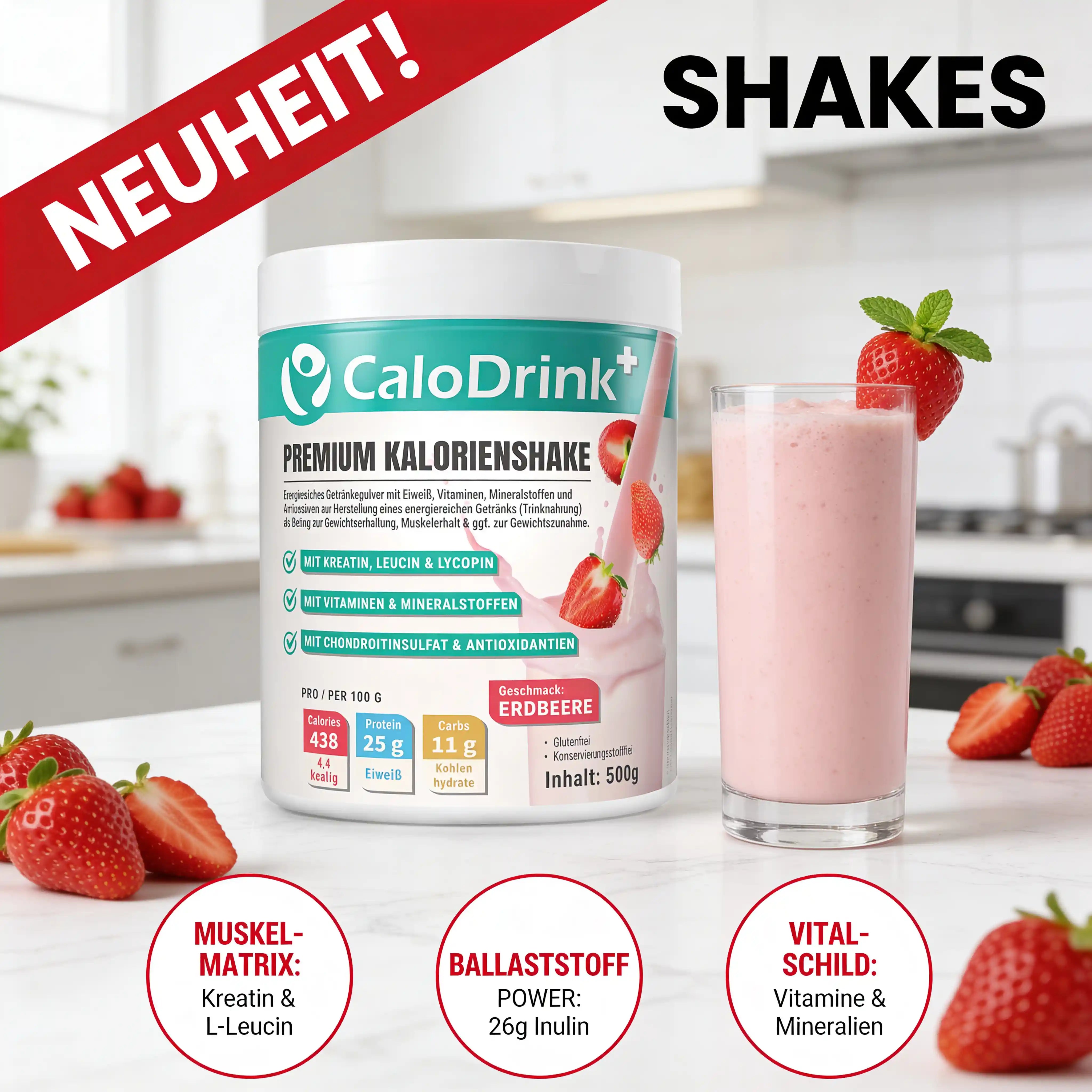 Werbebanner für CaloDrink Plus Erdbeere als Neuheit in der Kategorie Shakes. Das Bild zeigt ein 500g-Standbeutel-Design neben einem cremigen, rosa Erdbeer-Shake in einem Glas, garniert mit frischen Erdbeeren. Im oberen Bereich ist ein rotes „NEUHEIT!“-Banner sowie der Schriftzug „SHAKES“ zu sehen. Am unteren Bildrand werden drei zentrale USPs hervorgehoben: die Muskel-Matrix mit Kreatin und L-Leucin, die Ballaststoff-Power mit 26g Inulin sowie der Vital-Schild mit essenziellen Vitaminen und Mineralien.